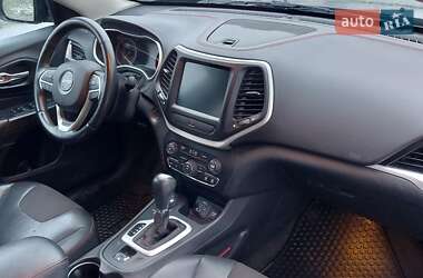 Внедорожник / Кроссовер Jeep Cherokee 2015 в 