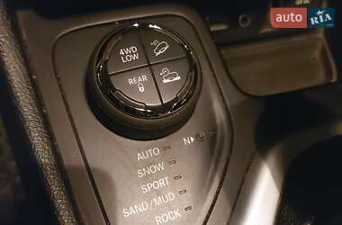 Внедорожник / Кроссовер Jeep Cherokee 2015 в 