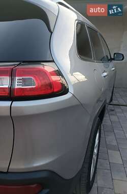 Внедорожник / Кроссовер Jeep Cherokee 2015 в 