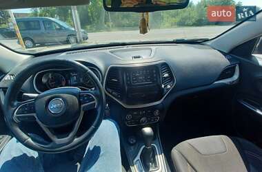 Внедорожник / Кроссовер Jeep Cherokee 2015 в 