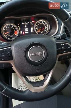 Внедорожник / Кроссовер Jeep Cherokee 2015 в 