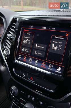 Позашляховик / Кросовер Jeep Cherokee 2018 в 