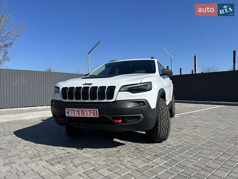 Позашляховик / Кросовер Jeep Cherokee 2018 в 