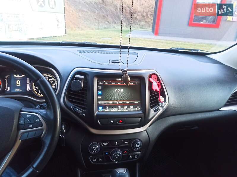 Внедорожник / Кроссовер Jeep Cherokee 2016 в Тернополе