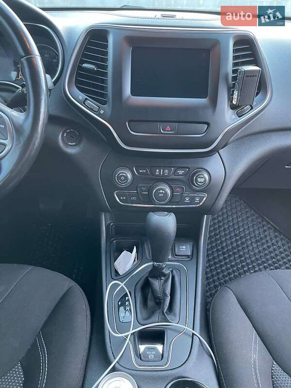 Внедорожник / Кроссовер Jeep Cherokee 2019 в Кропивницком