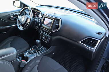 Внедорожник / Кроссовер Jeep Cherokee 2019 в 