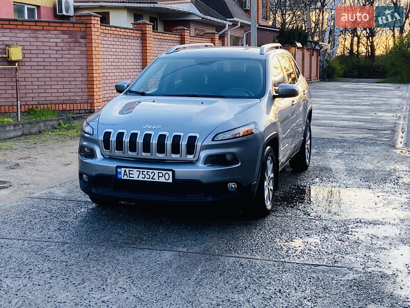 Внедорожник / Кроссовер Jeep Cherokee 2015 в 