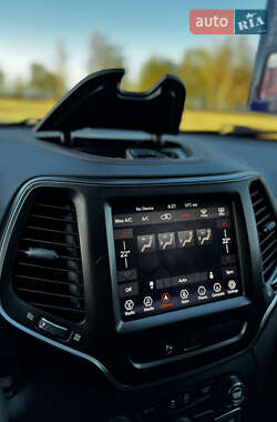 Внедорожник / Кроссовер Jeep Cherokee 2019 в 