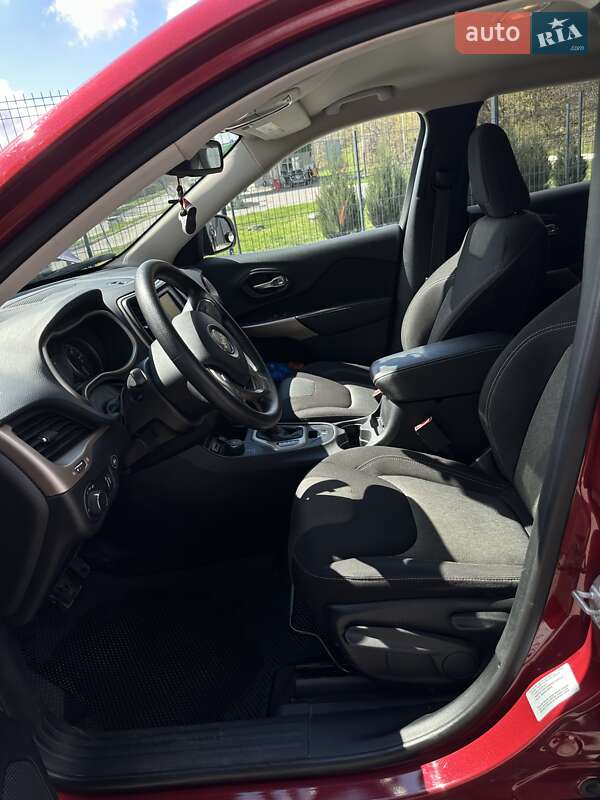 Внедорожник / Кроссовер Jeep Cherokee 2016 в Полтаве