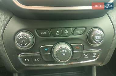 Внедорожник / Кроссовер Jeep Cherokee 2020 в 