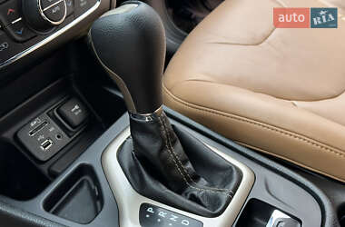 Внедорожник / Кроссовер Jeep Cherokee 2015 в 