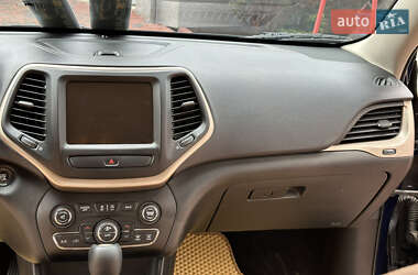 Внедорожник / Кроссовер Jeep Cherokee 2015 в 