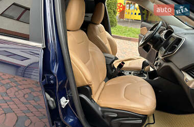 Внедорожник / Кроссовер Jeep Cherokee 2015 в 