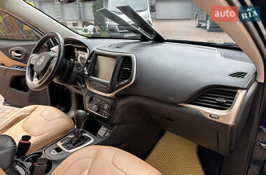 Внедорожник / Кроссовер Jeep Cherokee 2015 в 