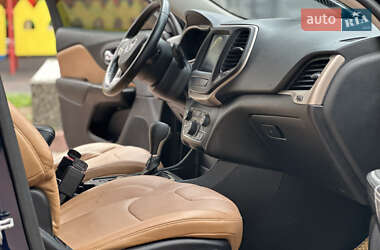 Внедорожник / Кроссовер Jeep Cherokee 2015 в 