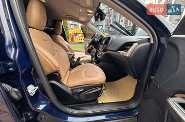 Внедорожник / Кроссовер Jeep Cherokee 2015 в 