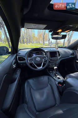 Внедорожник / Кроссовер Jeep Cherokee 2020 в 