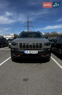 Внедорожник / Кроссовер Jeep Cherokee 2019 в 