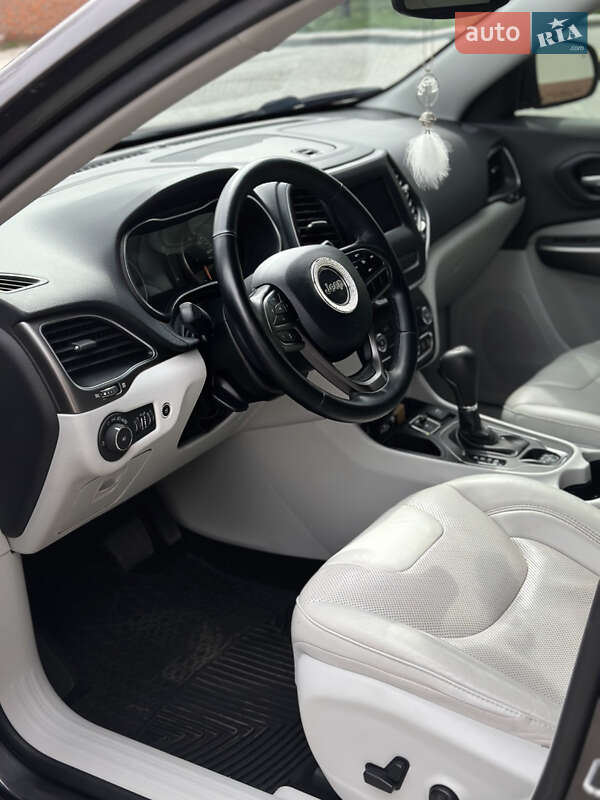 Внедорожник / Кроссовер Jeep Cherokee 2020 в Ромнах