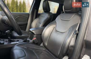 Позашляховик / Кросовер Jeep Cherokee 2018 в 