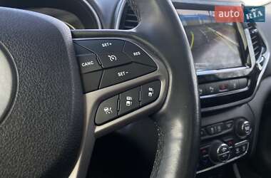 Позашляховик / Кросовер Jeep Cherokee 2018 в 