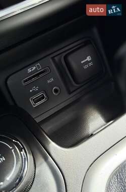 Внедорожник / Кроссовер Jeep Cherokee 2015 в 