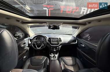 Внедорожник / Кроссовер Jeep Cherokee 2015 в 