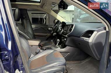 Внедорожник / Кроссовер Jeep Cherokee 2015 в 