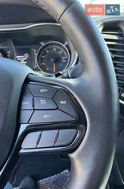 Внедорожник / Кроссовер Jeep Cherokee 2019 в 
