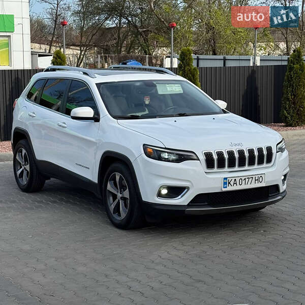 Позашляховик / Кросовер Jeep Cherokee 2019 в 