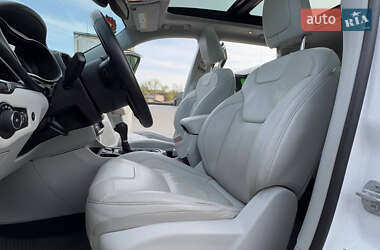 Позашляховик / Кросовер Jeep Cherokee 2019 в 
