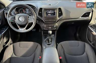 Внедорожник / Кроссовер Jeep Cherokee 2019 в 