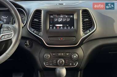 Внедорожник / Кроссовер Jeep Cherokee 2019 в 