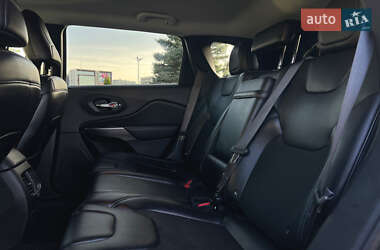 Внедорожник / Кроссовер Jeep Cherokee 2018 в 