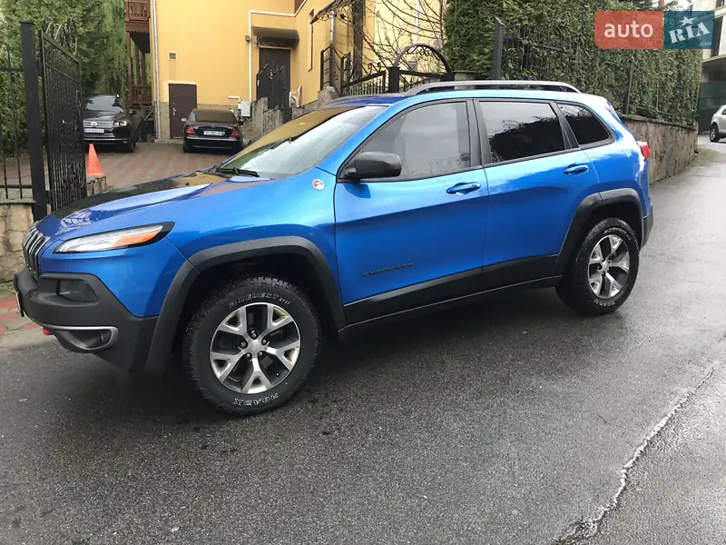 Позашляховик / Кросовер Jeep Cherokee 2017 в 