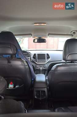 Внедорожник / Кроссовер Jeep Cherokee 2017 в 