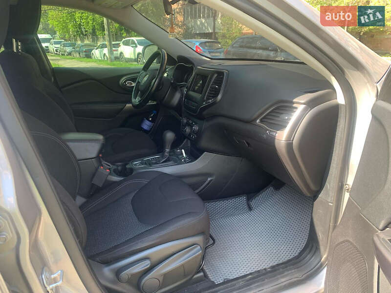 Внедорожник / Кроссовер Jeep Cherokee 2020 в Кременчуге фото 9 Внедорожник / Кроссовер Jeep Cherokee 2020 в Кременчуге