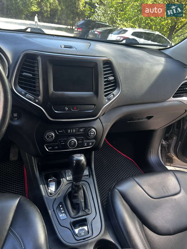 Позашляховик / Кросовер Jeep Cherokee 2018 в Шаргороді