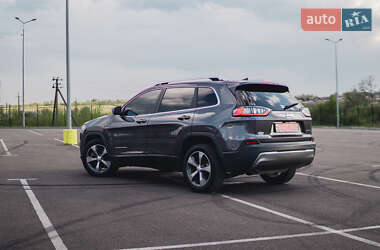 Позашляховик / Кросовер Jeep Cherokee 2020 в 
