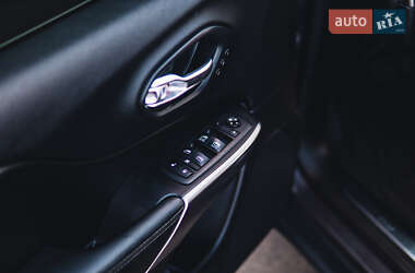 Позашляховик / Кросовер Jeep Cherokee 2020 в 