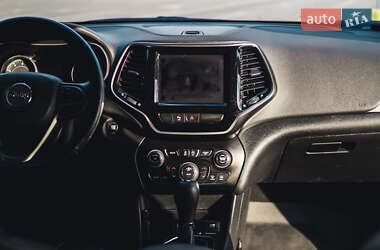 Позашляховик / Кросовер Jeep Cherokee 2020 в 