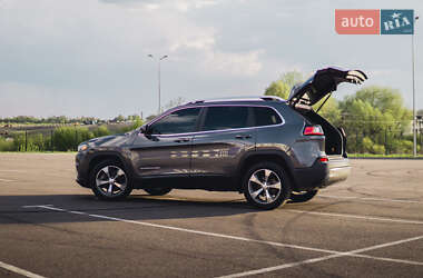 Позашляховик / Кросовер Jeep Cherokee 2020 в 