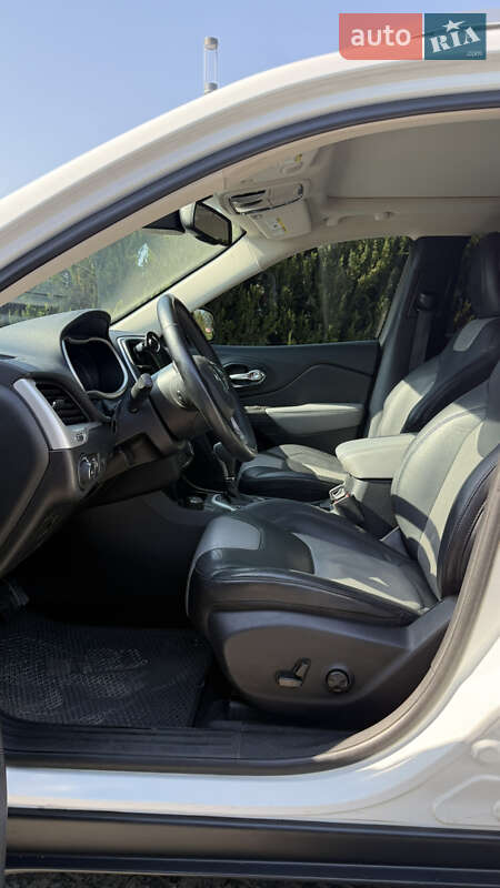 Внедорожник / Кроссовер Jeep Cherokee 2014 в Днепре