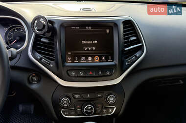 Внедорожник / Кроссовер Jeep Cherokee 2014 в 
