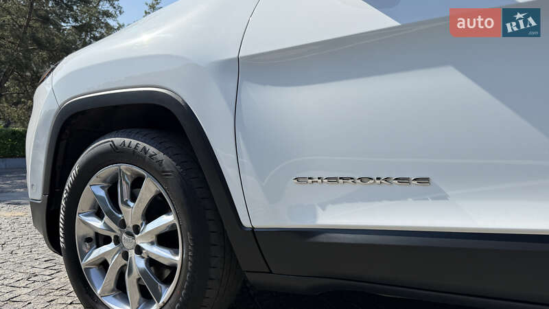 Внедорожник / Кроссовер Jeep Cherokee 2014 в Днепре