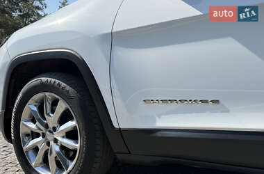 Внедорожник / Кроссовер Jeep Cherokee 2014 в 
