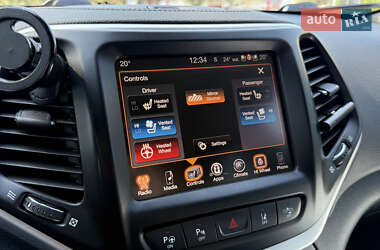 Внедорожник / Кроссовер Jeep Cherokee 2014 в 