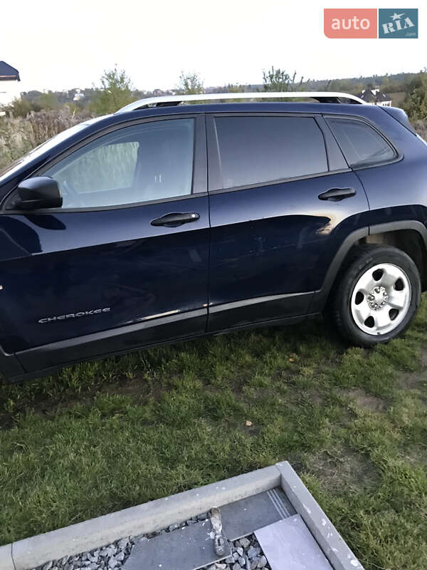 Позашляховик / Кросовер Jeep Cherokee 2014 в Львові