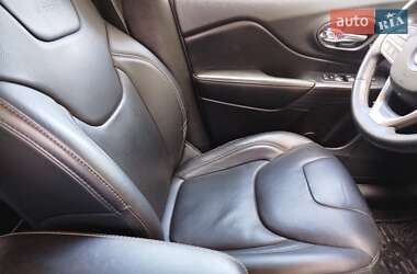 Внедорожник / Кроссовер Jeep Cherokee 2016 в Ровно