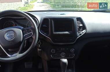 Позашляховик / Кросовер Jeep Cherokee 2018 в 